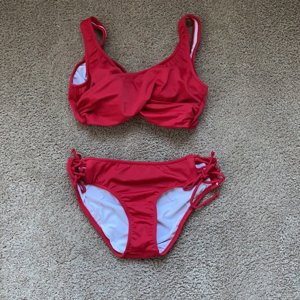 Venus Red bikini two piece  gently worn - Picture 3 of 4